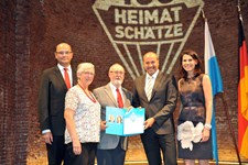 Heimatminister Albert Füracker und Kunstministerin Prof. Dr. med. Marion Kiechle prämieren 100 Heimatschätze